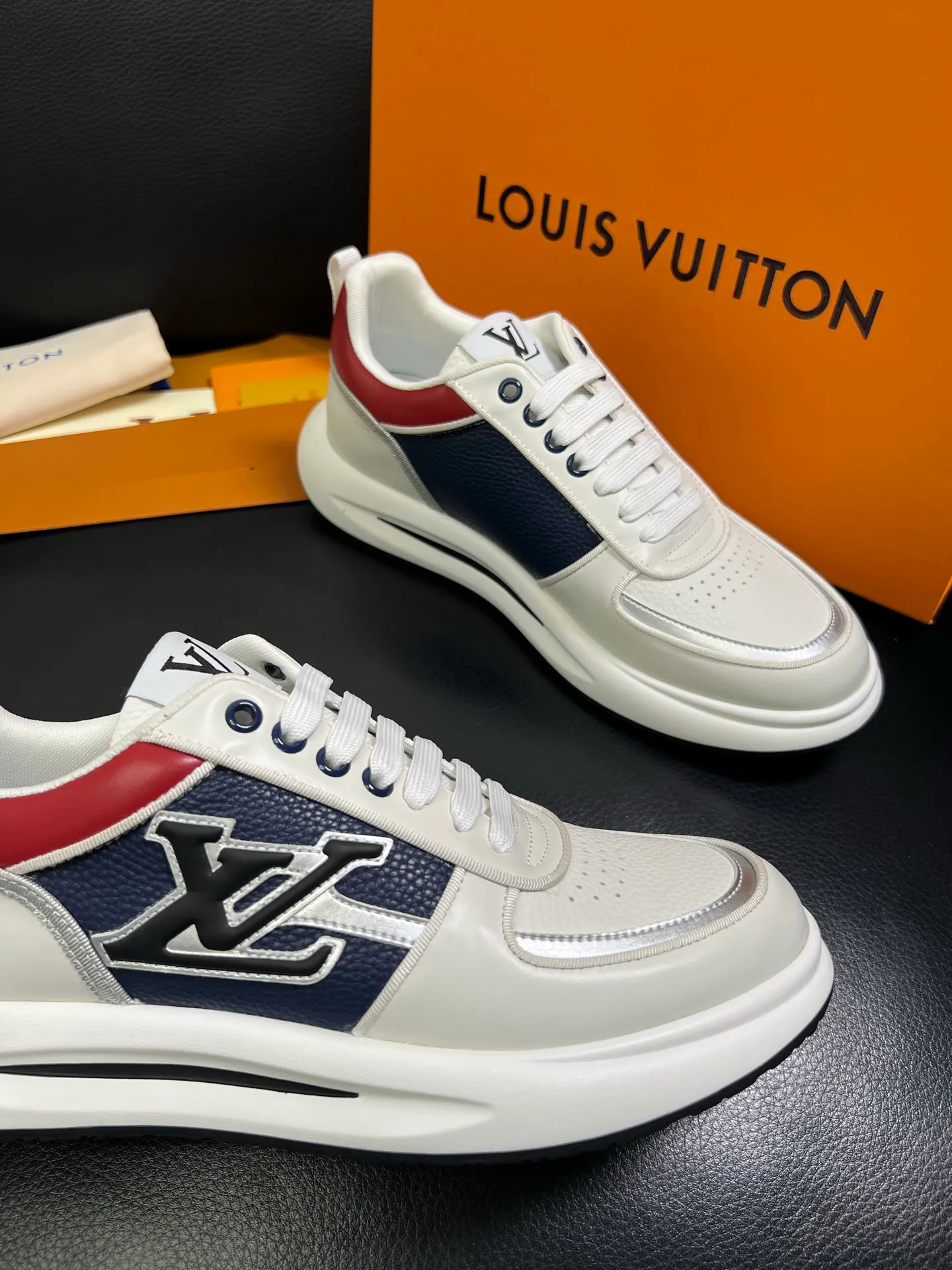 Men's shoes💰800 Lv 🔍Top purchasing agent🇮🇹 Louis Vuitton, the sports sneaker counter is synchronized, the uppers are imported from Italy, high-quality splicing colorful and complex crafts, the imported mesh padding is soft and comfortable, soles: original soles specially provided by the original factory, T men's men's shoes 💰U exclusive movable molded soles are super comfortable, original factory and single goods, 🔍🔍high quality, you can enter and exit the counter at will, welcome to compare, code number 38-44 (customized 45) 85871